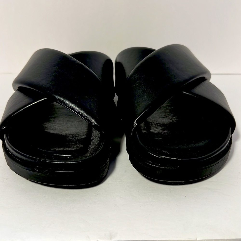 Fabletics Black Slides. - Picture 6 of 10